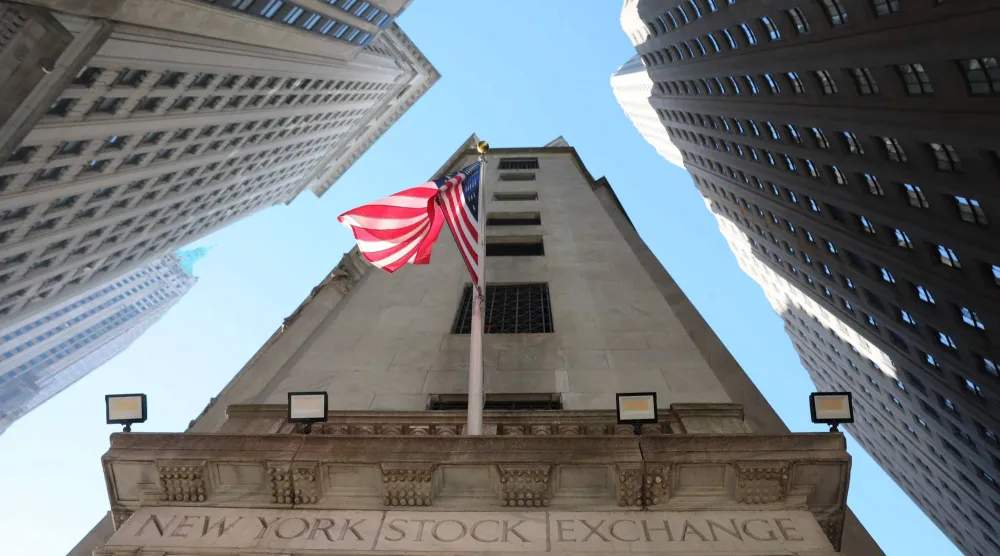 بورصة نيويورك خلال التداول الصباحي (أ.ف.ب)