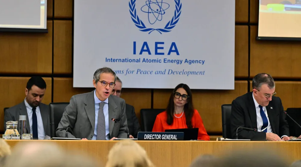 صورة وزعتها الوكالة الدولية للطاقة الذرية لغروسي خلال افتتاحه الاجتماع الفصلي لمجلس المحافظين في فيينا الاثنين