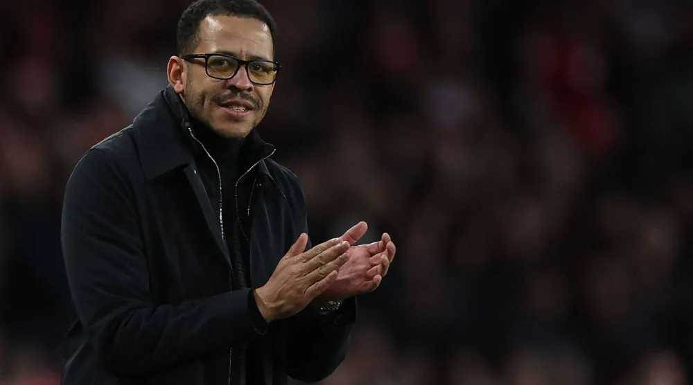 ليام روزنير مدرب تشيلسي (أ.ف.ب)