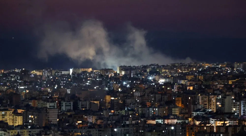 دخان يتصاعد عقب غارة إسرائيلية على الضاحية الجنوبية لبيروت... 2 مارس 2026 (رويترز)