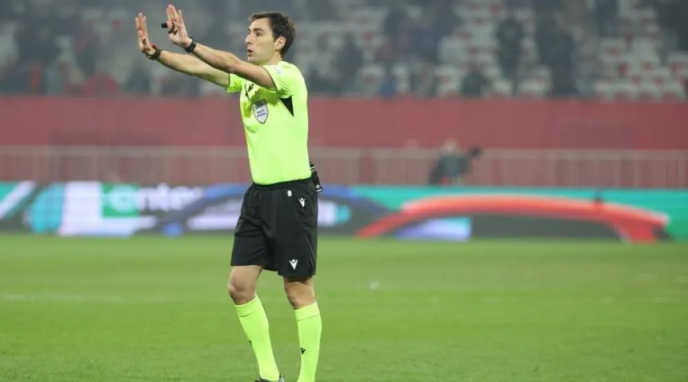 الحكم الباسكي دي بورغوس بينغوتشيا سيقود معركة برشلونة وأتليتكو (أ.ف.ب)