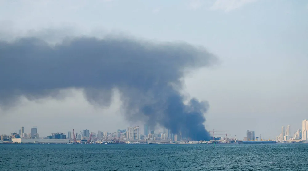 صورة لاستهداف القاعدة الأميركية في البحرين (رويترز)