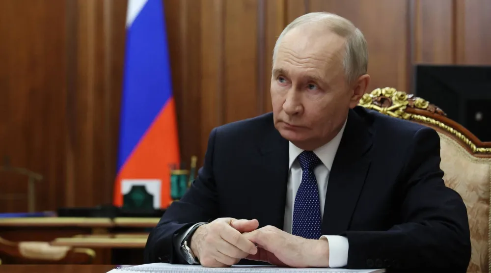 الرئيس الروسي فلاديمير بوتين خلال أحد الاجتماعات اليومية في الكرملين الثلاثاء (أ.ف.ب)