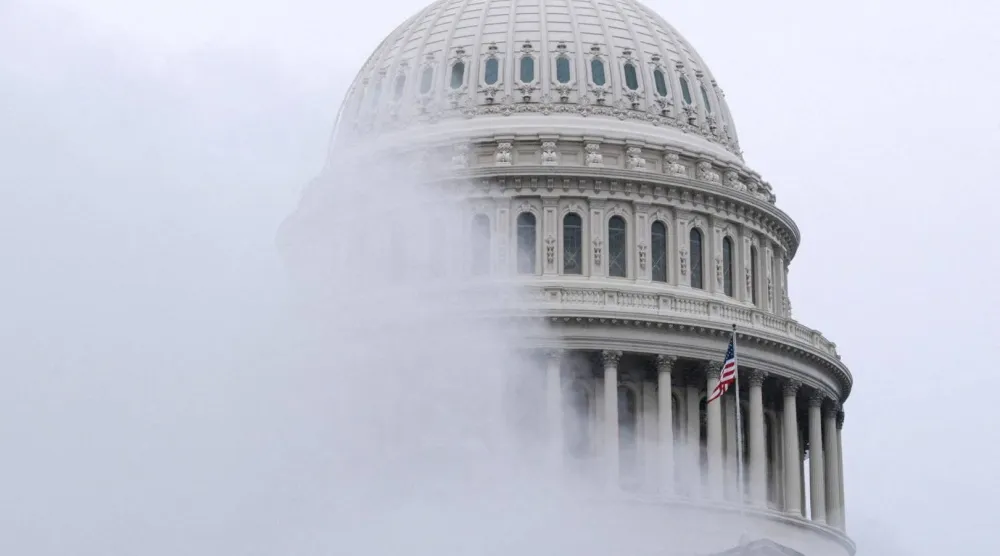 يصوت الكونغرس على مشروع تفويض الحرب في إيران (رويترز)