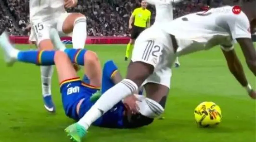روديغر لحظة إصابته لريكو بوجهه بمواجهة الريال وخيتافي (الناقل الرسمي)
