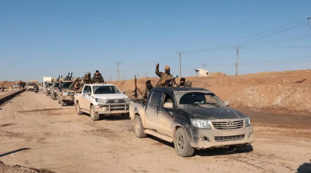 Haseke vilayetinin kırsal kesiminde devriye gezen Suriye askerleri (EPA)