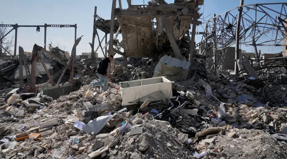 الجيش الإسرائيلي يعلن إسقاط طائرة حربية إيرانية... وشن ضربات واسعة على طهران