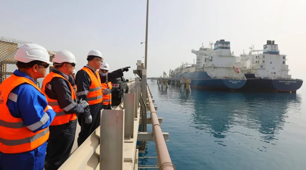 وزير البترول المصري كريم بدوي في جولة تفقدية لميناء سوميد (وزارة البترول المصرية)