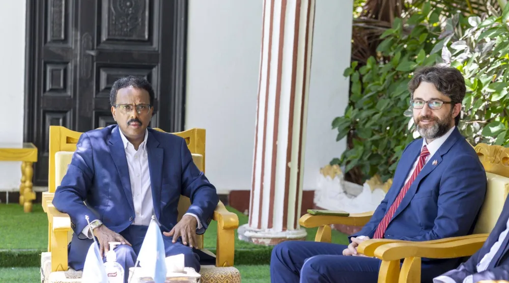 السفير التركي لدى الصومال خلال لقاء مع فرماجو (صفحة السفير على منصة إكس)