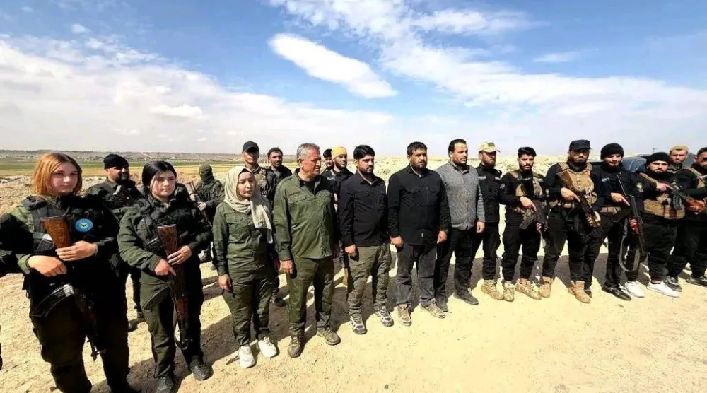 الأمن العام السوري مع قوات «الأسايش» الكردية في محافظة الحسكة الأربعاء (مرصد الحسكة)