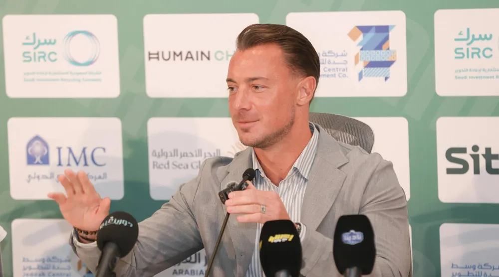 يايسله خلال المؤتمر الصحافي في النادي الأهلي (تصوير: عدنان مهدلي)