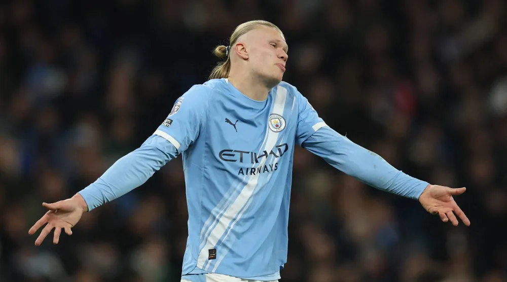 هالاند متحسرا بعد إحدى الفرص أمام نوتنغهام (رويترز)