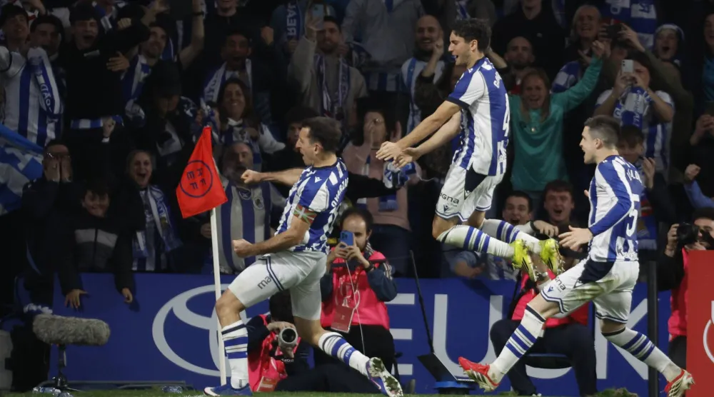 ميكيل أويارزابال محتفلا بهدف التأهل (إ.ب.أ)