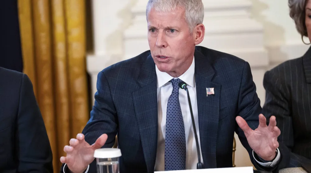 وزير الطاقة الأميركي كريس رايت يتحدث خلال الاجتماع في البيت الأبيض (إ.ب.أ)