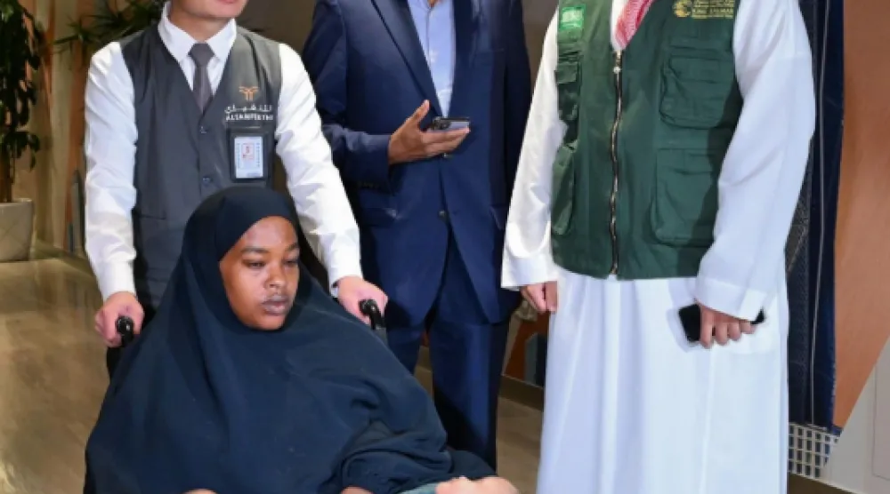 وصول التوأم السيامي الصومالي رحمة ورملا إلى الرياض (واس)