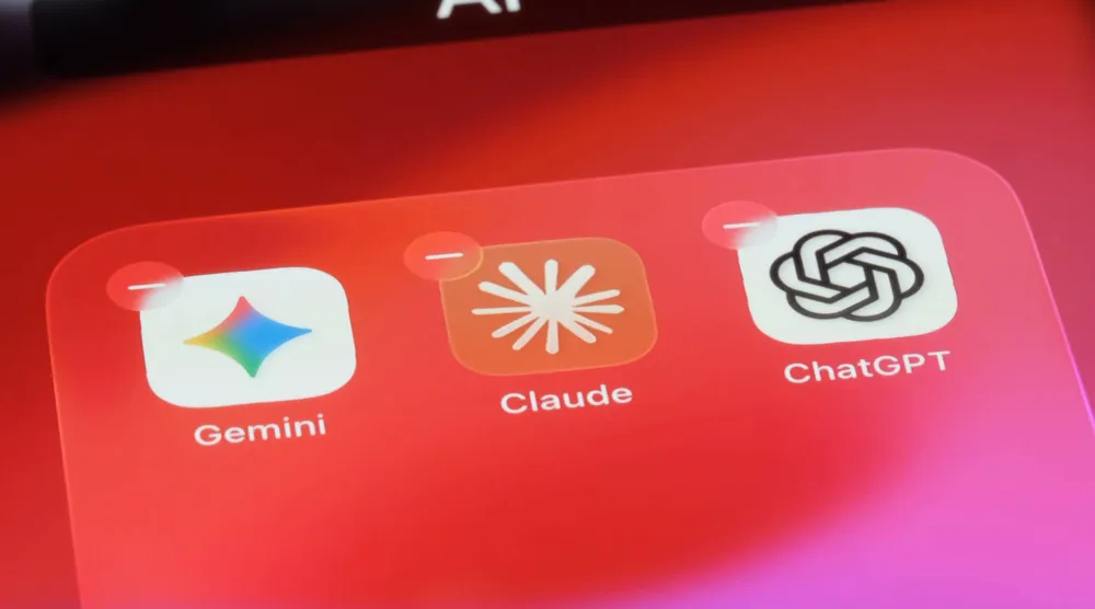 نماذج الذكاء الاصطناعي الثلاثة المقارنة