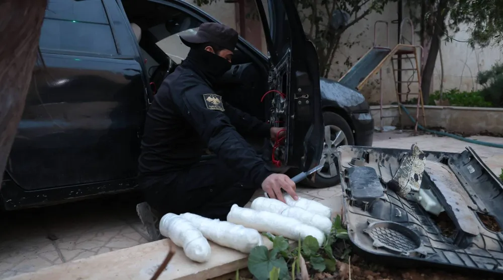 تفكيك السيارة المفخخة من قبل الأمن السوري في دمشق  (الداخلية السورية)