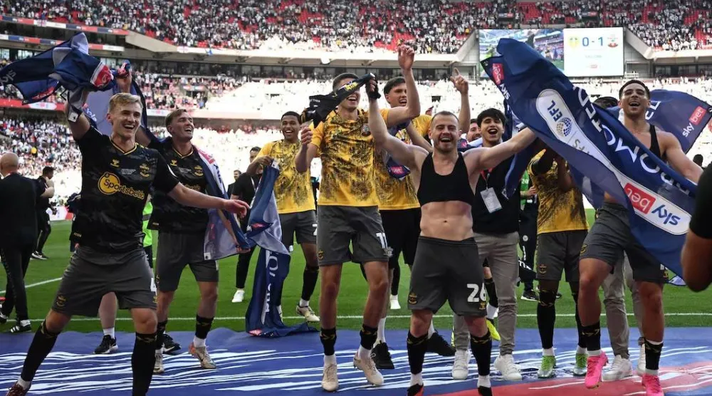 ستتنافس الفرق الأربعة التالية على المركز الثالث المؤهل للترقية (رويترز)