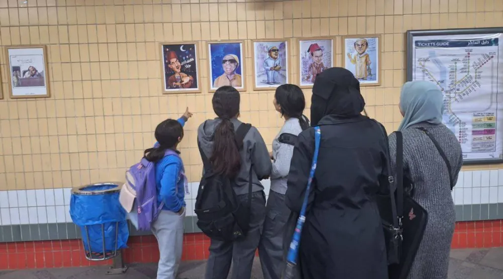 جانب من المعرض الكاريكاتيري في المترو (وزارة الثقافة)