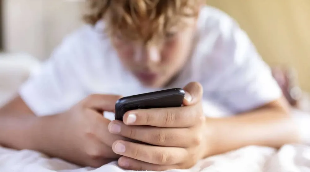 الشعور بالوحدة يؤدي إلى العدوانية لدى المراهقين