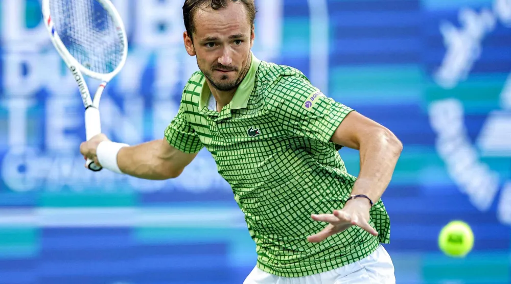 مدفيديف خلال مشاركته في دورة دبي الأخيرة (أ.ف.ب)