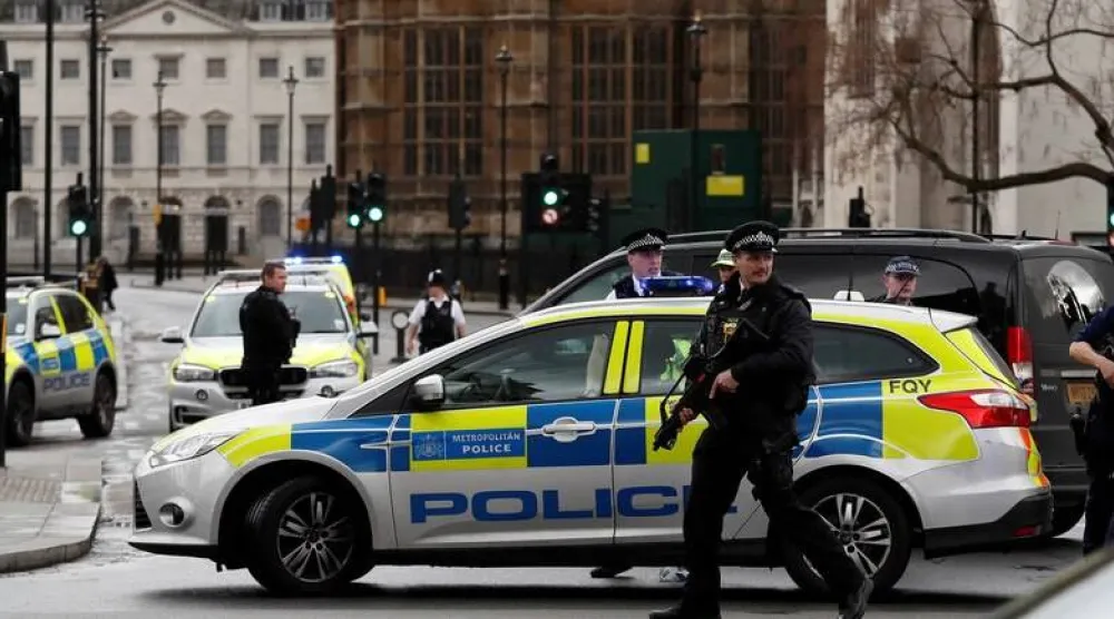 عناصر من الشرطة البريطانية (رويترز)