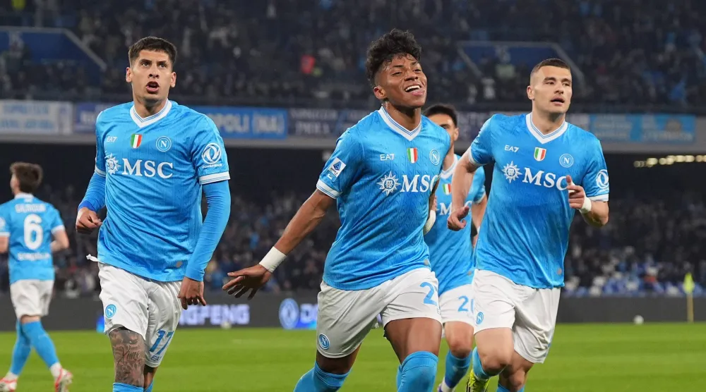  أليسون سانتوس لاعب نابولي بعد تسجيله الهدف (أ.ب)