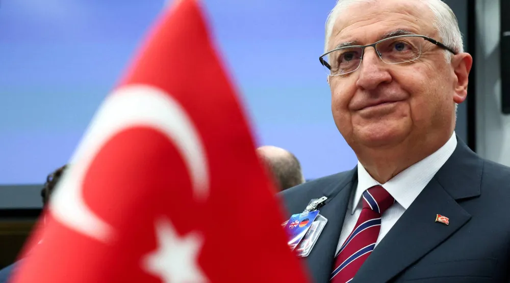 وزير الدفاع التركي يشار غولر (رويترز) 