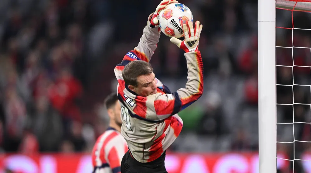 06 March 2026, Bavaria, Munich: Bayern Munich goalkeeper Manuel Neuer warms up prior to the start of the German Bundesliga soccer match between Bayern Munich and Borussia Moenchengladbach at the Allianz Arena. (dpa)