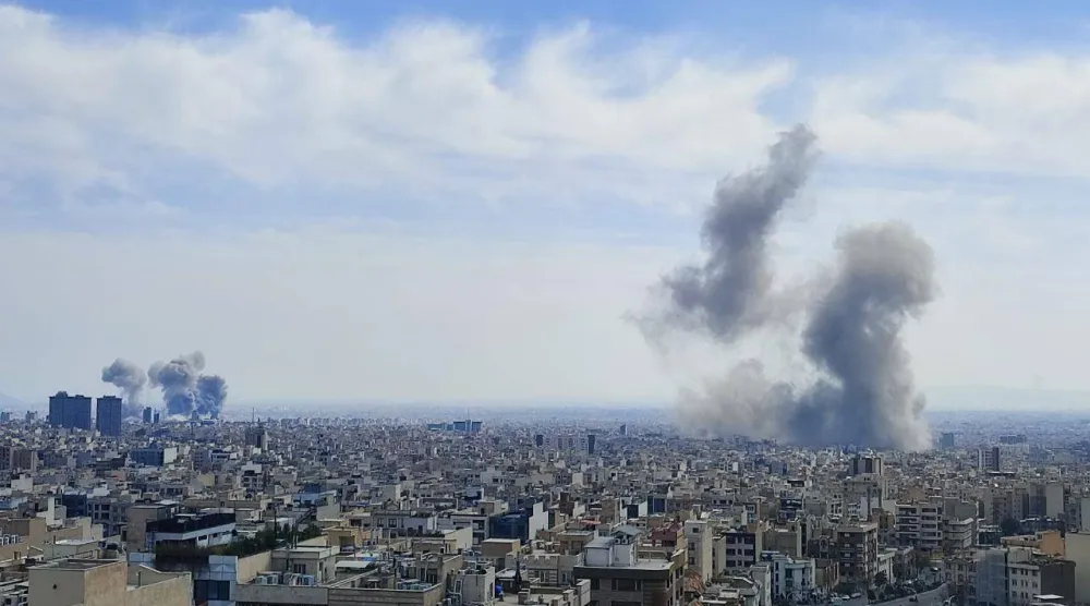 غارات جوية على وسط طهران صباح السبت (صحيفة اعتماد)