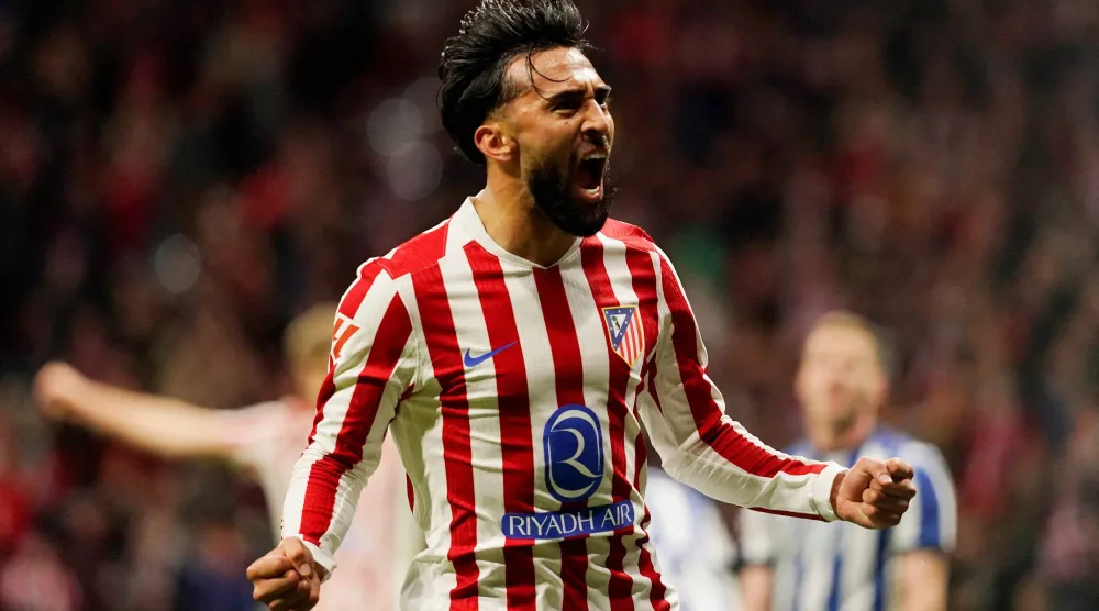 غونزاليس يحتفل بهدف الفوز في المباراة (رويترز)