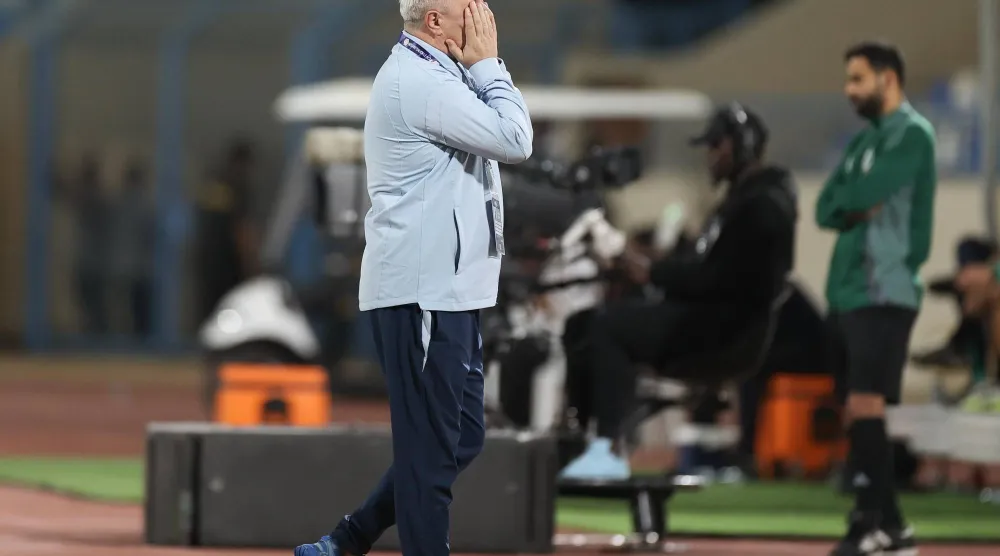 الروماني ماريوس سوموديكا، مدرب الأخدود (تصوير: عدنان مهدلي) 