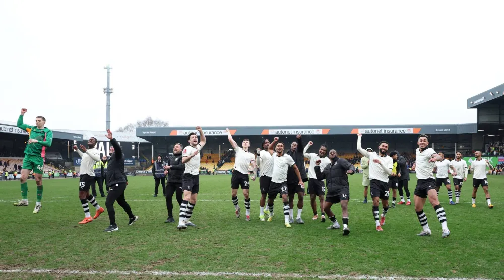 فرحة لاعبي بورت فايل بالفوز على سندرلاند (رويترز)