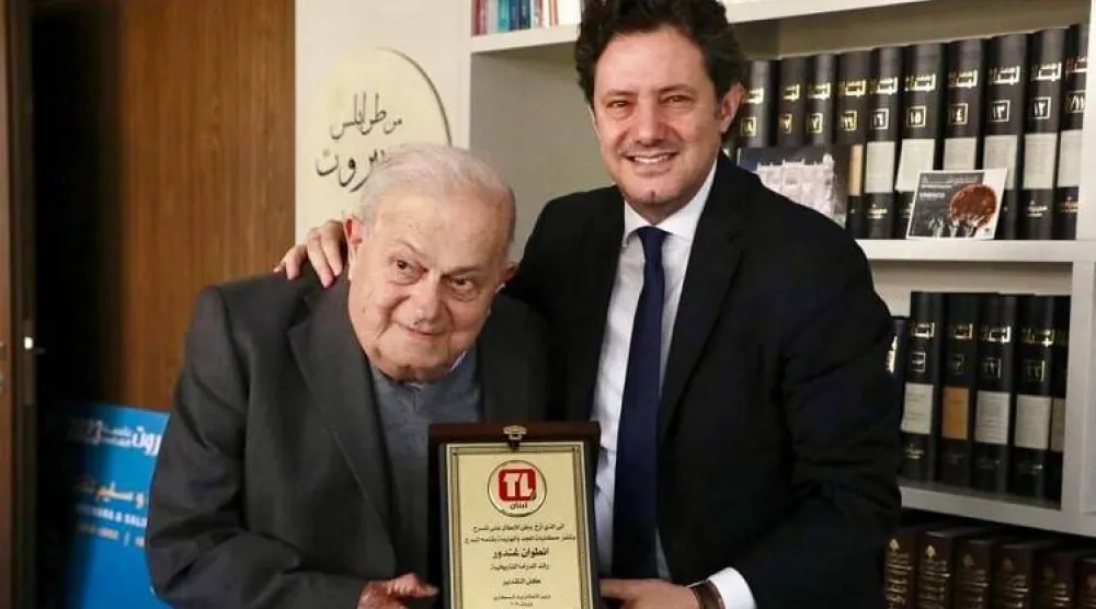 آخر إطلالة له خلال تكريمه على مسرح جوزيف أبو خاطر (فيسبوك)