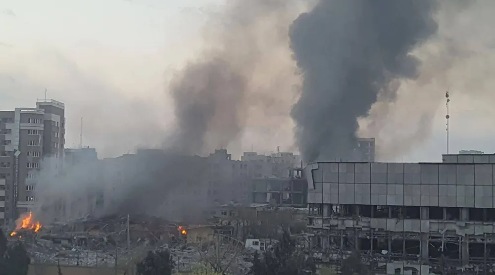 دخان ونيران تتصاعد من منشأة تابعة لوزارة الدفاع في أصفهان الاثنين (شبكات التواصل)