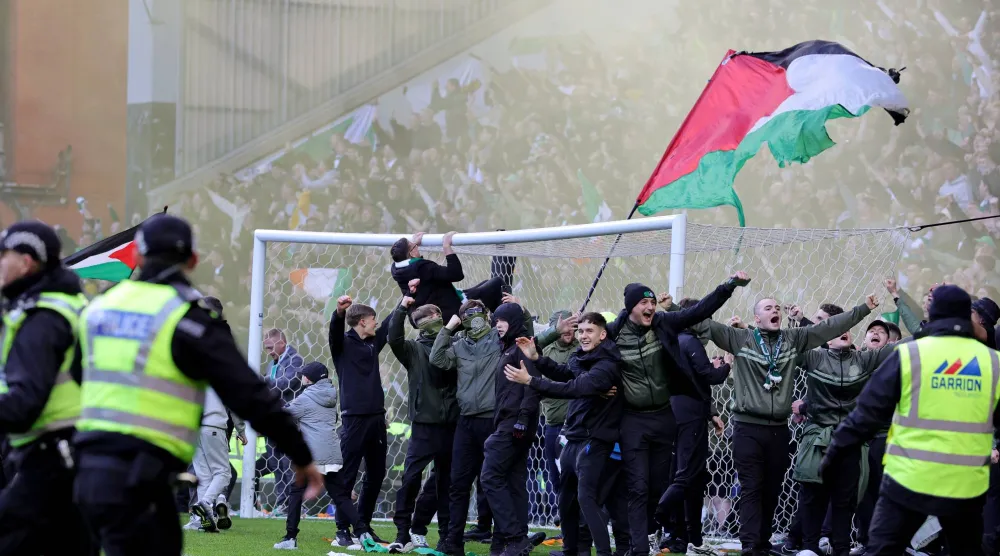 أعمال شغب ملعب «إيبروكس» أدت إلى توقيف 9 أشخاص (د.ب.أ)