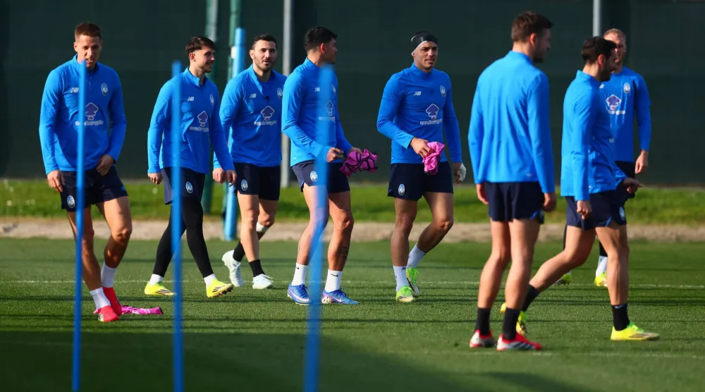 لاعبو أتالانتا الإيطالي يستعدون لمواجهة بايرن ميونيخ (إ.ب.أ)