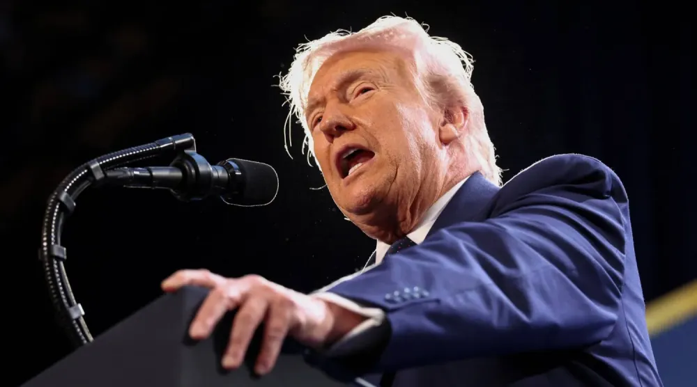 Trump, Cumhuriyetçi Parti'nin konferansında konuşurken (Reuters)