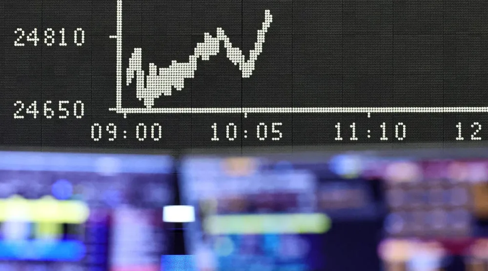 رسم بياني لمؤشر «داكس» الألماني داخل بورصة فرنكفورت (إ.ب.أ)