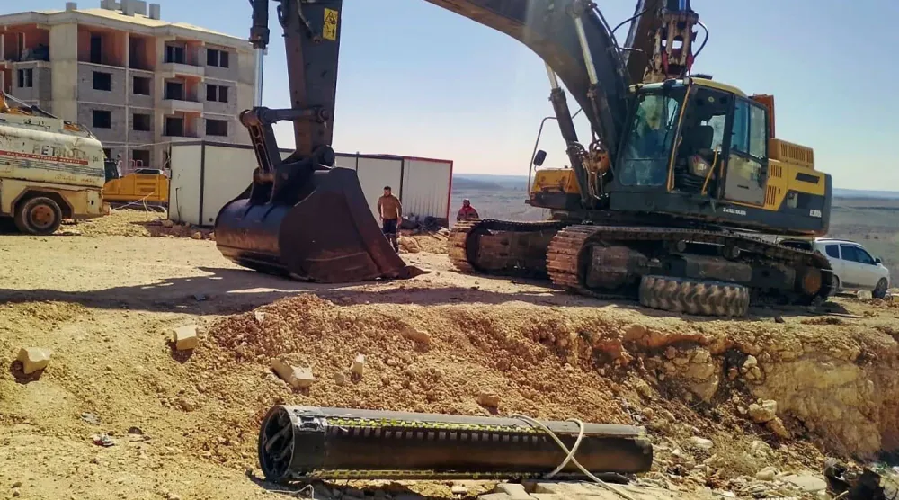 Türk hava sahasında NATO hava savunma sistemleri tarafından düşürülen ikinci İran füzesinin kalıntıları, 9 Mart 2026 (AFP)