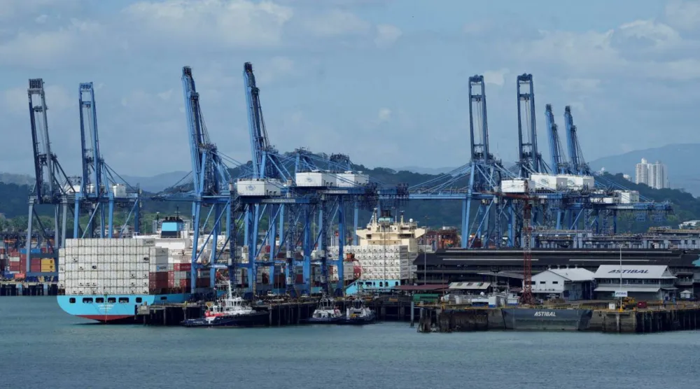 4 سفن محملة بخام الحديد غيّرت مسارها من الشرق الأوسط حتى الآن (رويترز)