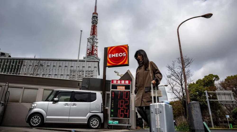 اليابان: تدقيق سياسي وتحركات حكومية لاحتواء اضطرابات الأسواق