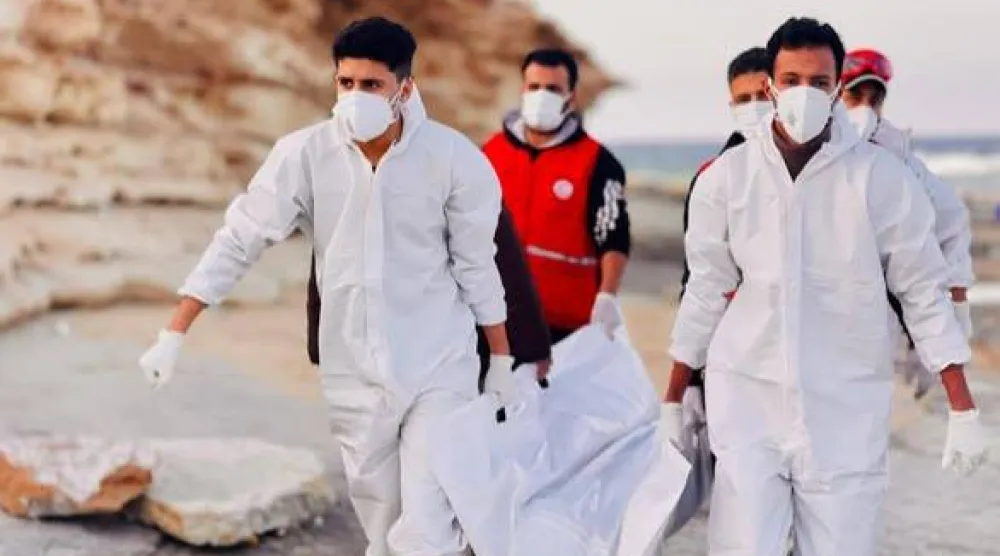 الهلال الأحمر الليبي فرع درنة ينتشل جثة من البحر (الهلال الأحمر)