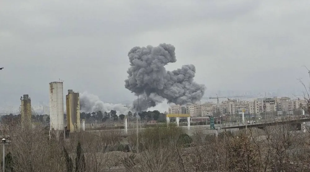 قصف على مطار مهرآباد في غرب طهران الثلاثاء (شبكات التواصل)