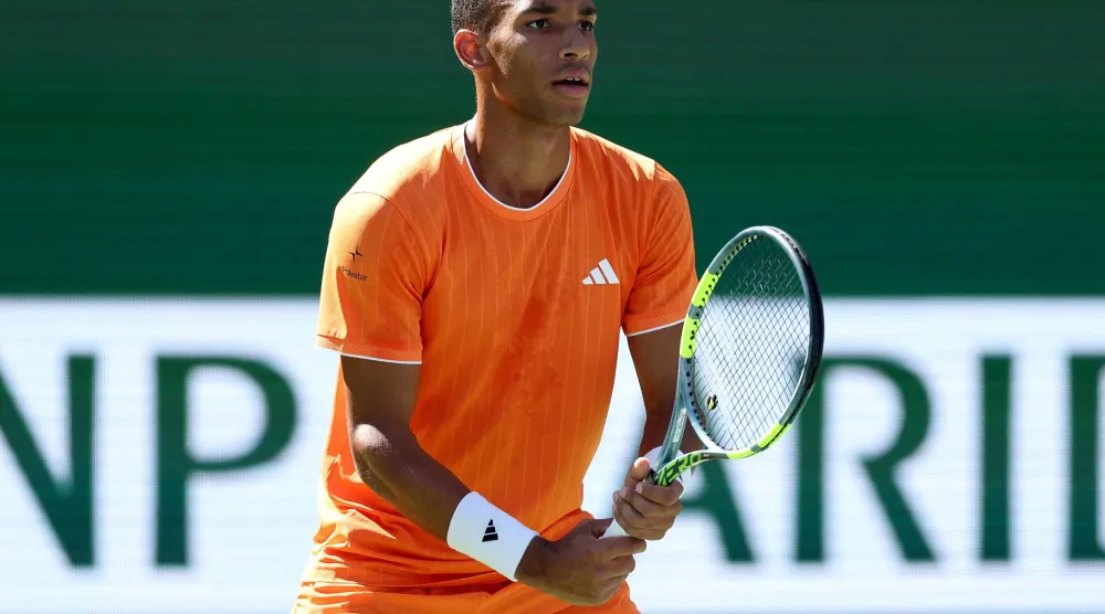 الكندي فليكس أوجيه ألياسيم خارج إنديان ويلز (أ.ف.ب)