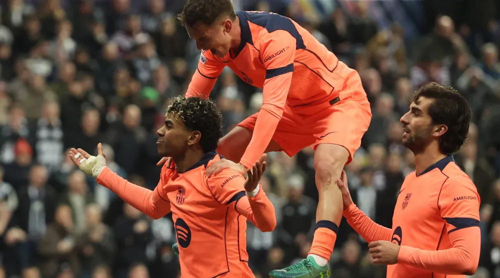 جمال انتزع تعادلا ثمينا لبرشلونة (رويترز)