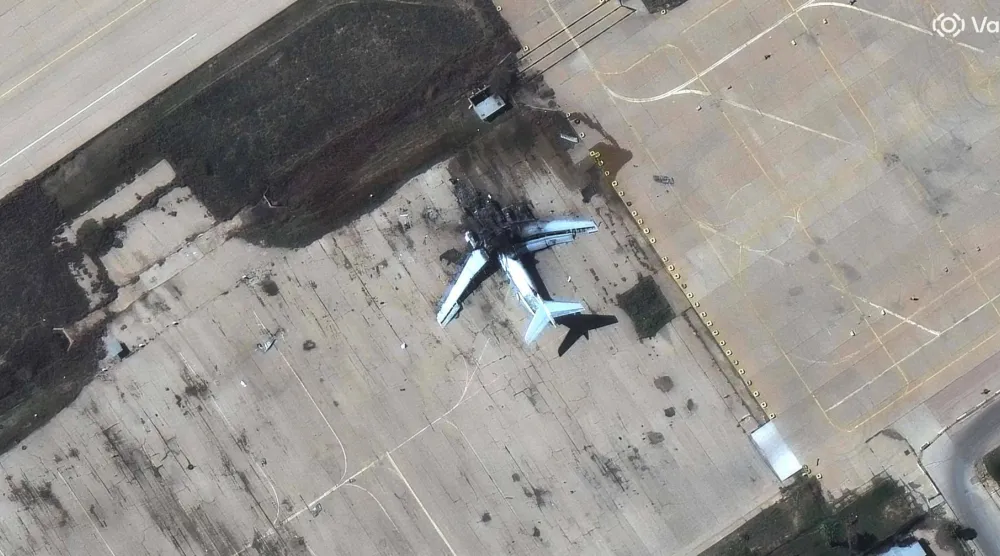 صورة بالأقمار الاصطناعية تُظهر قصف قاعدة جوية في إيران (أ.ف.ب)