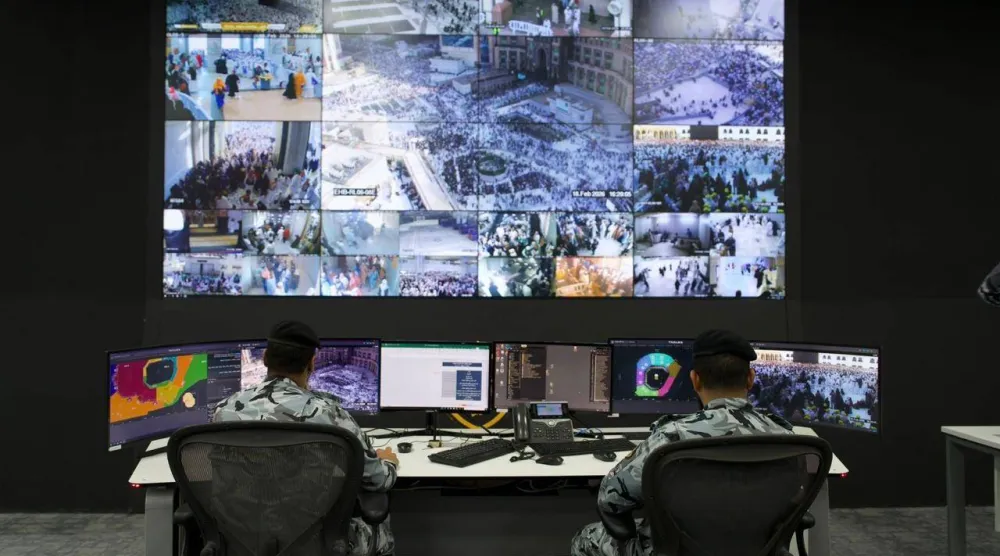 التقنية والذكاء الاصطناعي مدعوماً بآلاف الكاميرات سُخّرت لرعاية المعتمرين (الشرق الأوسط)