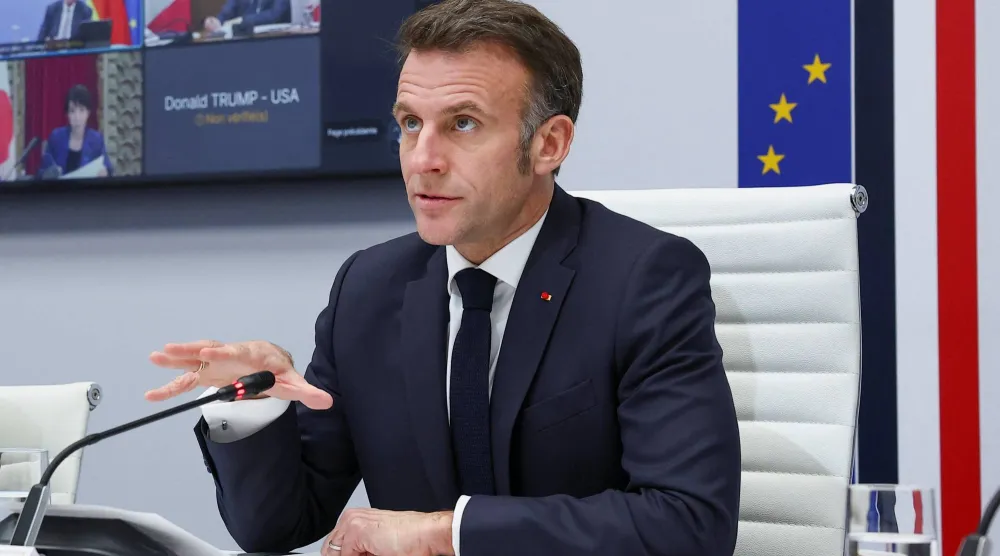 ماكرون خلال ترؤسه مؤتمراً عبر الفيديو لقادة «مجموعة السبع» لمناقشة تداعيات الحرب في إيران على الاقتصاد العالمي (أ.ف.ب)