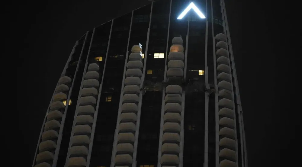 السيطرة على الحريق بشكل كامل من دون تسجيل أية إصابات (المكتب الإعلامي لحكومة دبي)